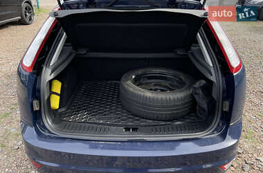 Хэтчбек Ford Focus 2011 в 