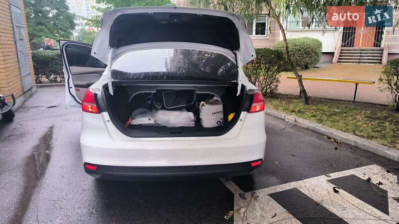 Седан Ford Focus 2016 в Киеве