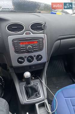 Хэтчбек Ford Focus 2007 в 
