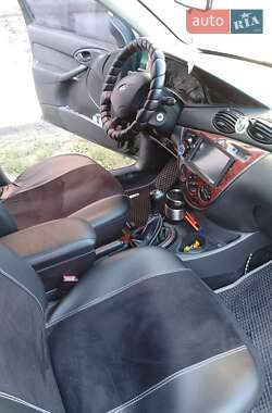 Седан Ford Focus 2004 в 