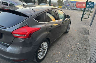 Хэтчбек Ford Focus 2016 в 