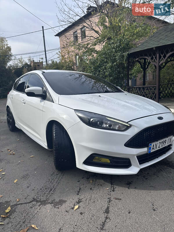 Хетчбек Ford Focus 2016 в 