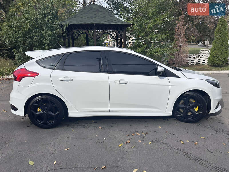 Хэтчбек Ford Focus 2016 в Харькове