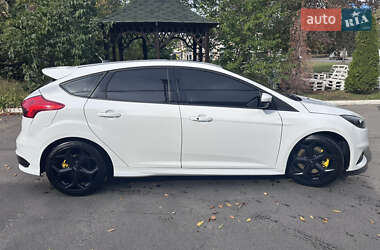 Хетчбек Ford Focus 2016 в 