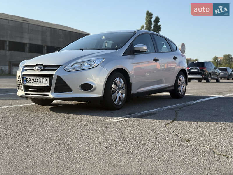 Хэтчбек Ford Focus 2012 в 
