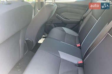 Хэтчбек Ford Focus 2012 в 