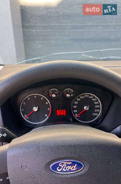 Хэтчбек Ford Focus 2011 в 