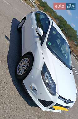 Хетчбек Ford Focus 2011 в 