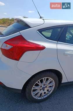 Хетчбек Ford Focus 2011 в 