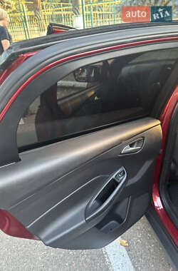 Хэтчбек Ford Focus 2013 в 