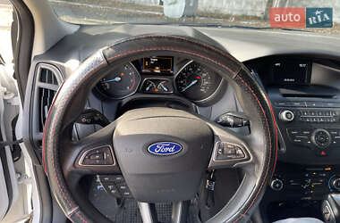 Хэтчбек Ford Focus 2015 в 