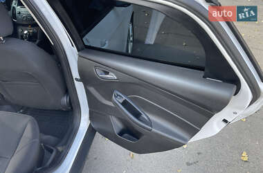 Хэтчбек Ford Focus 2015 в 