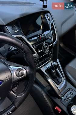 Хэтчбек Ford Focus 2011 в 