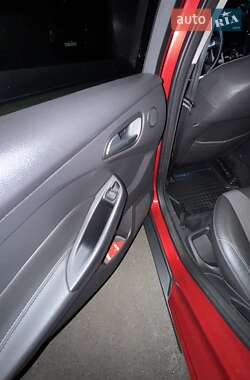 Хэтчбек Ford Focus 2011 в 