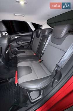 Хэтчбек Ford Focus 2011 в 