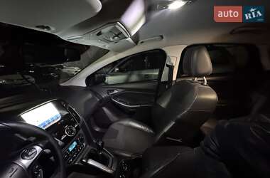 Хэтчбек Ford Focus 2011 в 