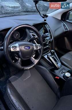 Хэтчбек Ford Focus 2011 в 