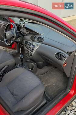 Хэтчбек Ford Focus 2003 в 