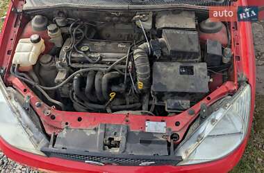 Хэтчбек Ford Focus 2003 в 