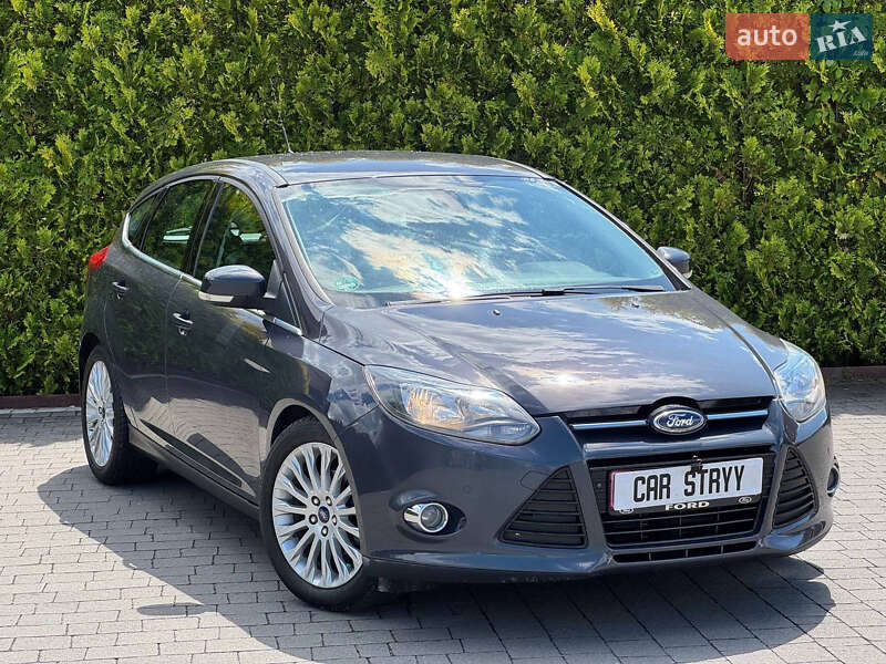 Хэтчбек Ford Focus 2012 в 