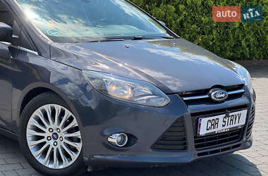 Хэтчбек Ford Focus 2012 в 
