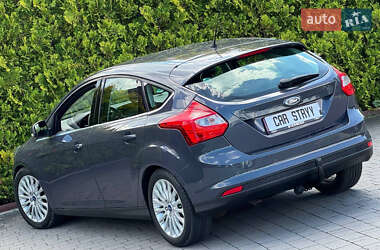 Хэтчбек Ford Focus 2012 в 