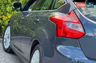 Хэтчбек Ford Focus 2012 в 