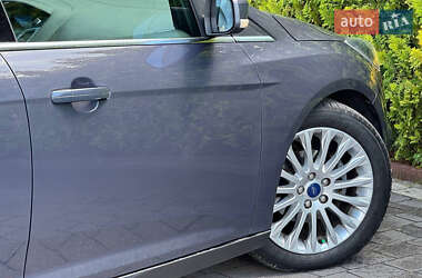 Хэтчбек Ford Focus 2012 в 