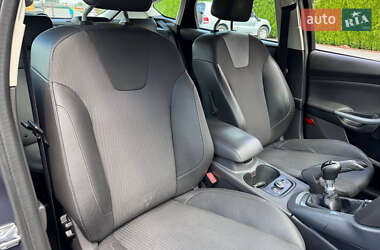 Хэтчбек Ford Focus 2012 в 
