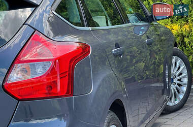 Хэтчбек Ford Focus 2012 в 