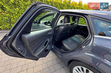 Хэтчбек Ford Focus 2012 в 