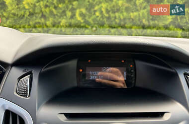 Хэтчбек Ford Focus 2012 в 