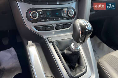 Хэтчбек Ford Focus 2012 в 