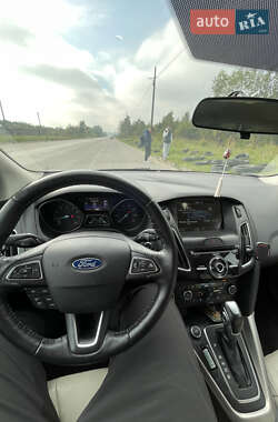 Хэтчбек Ford Focus 2015 в 