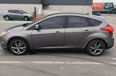 Хетчбек Ford Focus 2013 в 