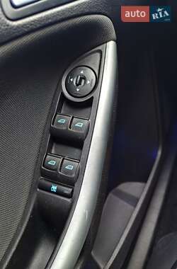 Хетчбек Ford Focus 2013 в 