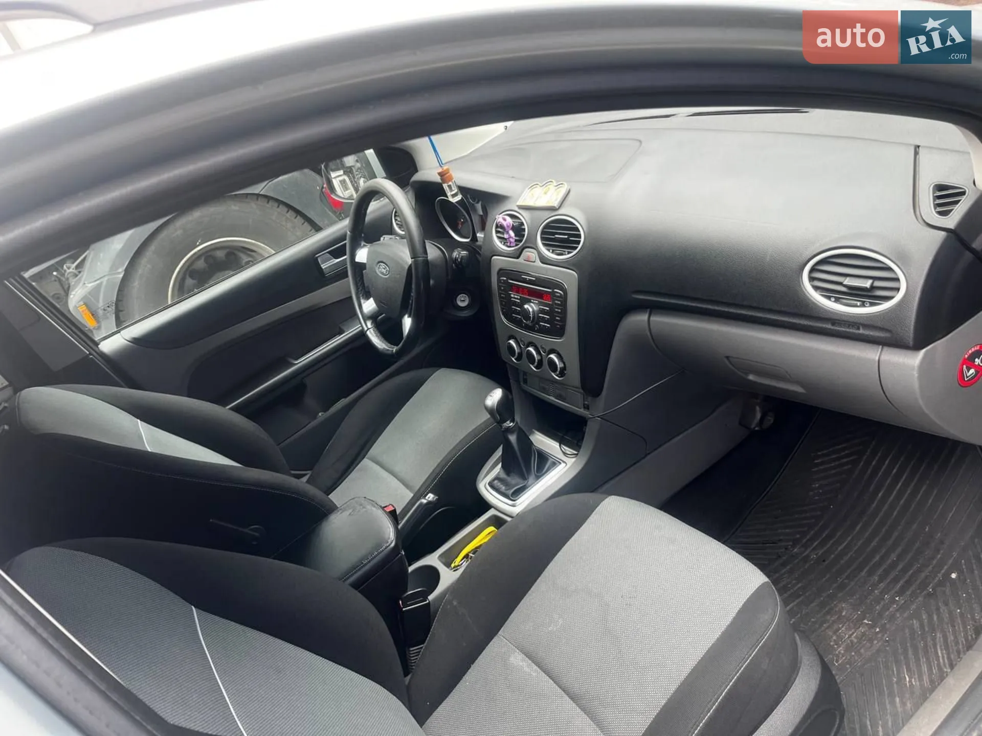 2010 Ford Focus - мініатюра 8
