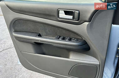 Хэтчбек Ford Focus 2007 в 