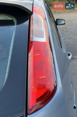 Хэтчбек Ford Focus 2007 в 