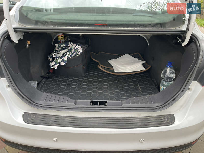 Седан Ford Focus 2013 в Стрию