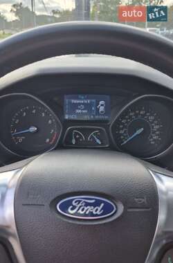 Хэтчбек Ford Focus 2012 в 
