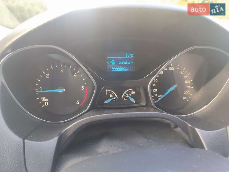 Хэтчбек Ford Focus 2015 в Жовкве