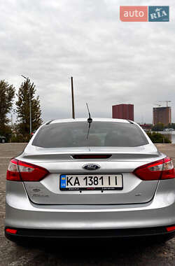 Седан Ford Focus 2012 в 