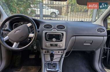 Хэтчбек Ford Focus 2011 в 