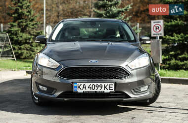 Хэтчбек Ford Focus 2015 в 