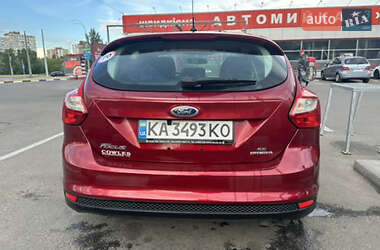 Хетчбек Ford Focus 2012 в 