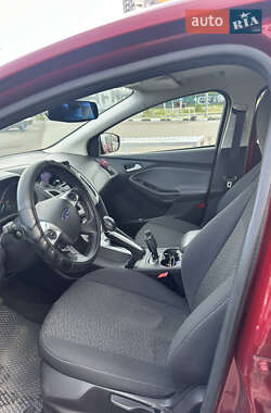 Хетчбек Ford Focus 2012 в 