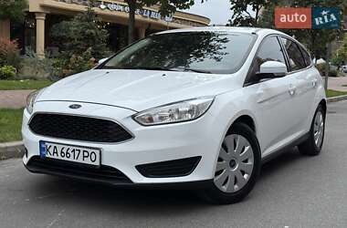 Хэтчбек Ford Focus 2015 в 