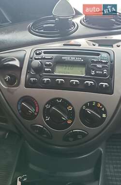 Хэтчбек Ford Focus 2002 в 