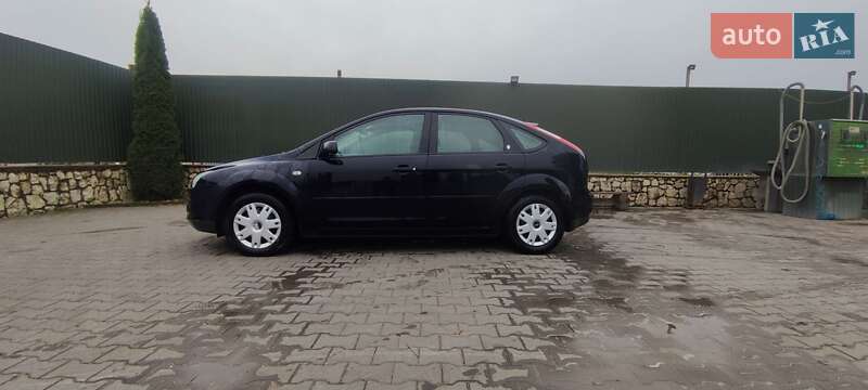 Хэтчбек Ford Focus 2006 в Волочиске